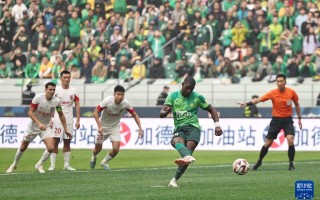 在北京工人体育场举行的2023赛季中国足球协会超级联赛第29轮比赛中